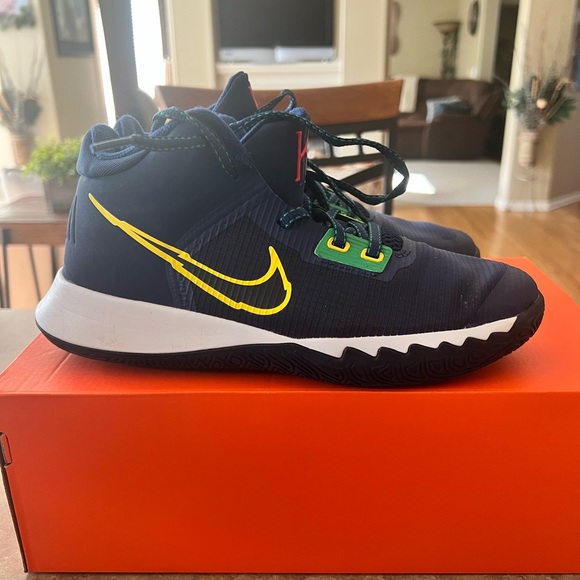 Nike flytrap IV GS - Picture 2 of 4